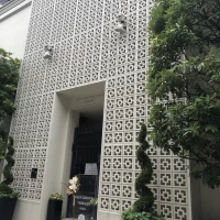 通りからの外観