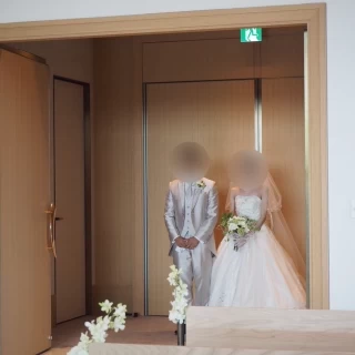 チャペル入り口にて。