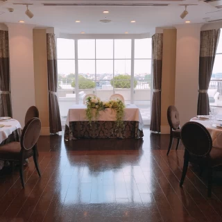 小さい規模ながら窓が多くありました。