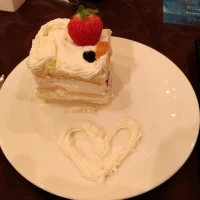 新郎がカットしたケーキ