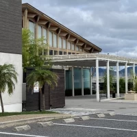 外から見た披露宴会場　瑠璃