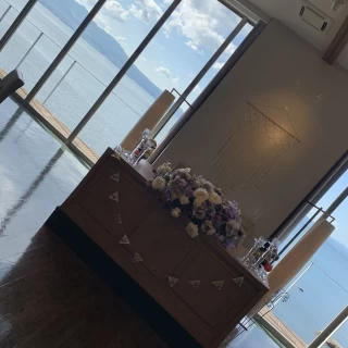 海が広がる会場はオシャレ。
