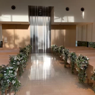 木の温もりを感じるチャペル
