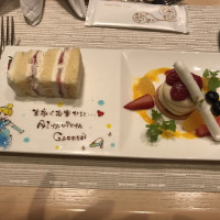 お料理の最後にかわいいケーキ