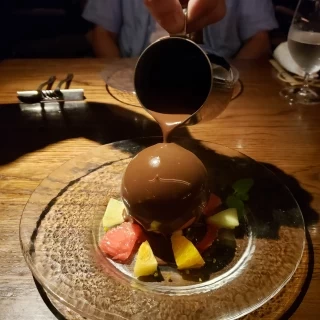 デザート試食。最後にホットチョコレートで仕上げる演出あり