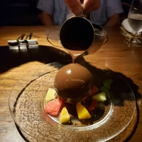 デザート試食。最後にホットチョコレートで仕上げる演出あり