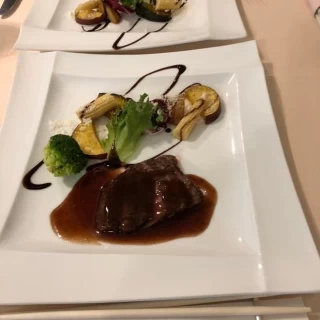 メインのステーキ