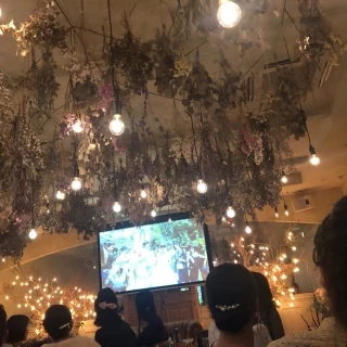 光もおしゃれで大人な感じの中でムービーを上映できました