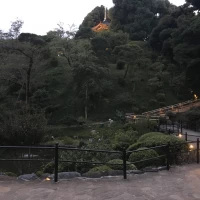 お庭には塔もあります