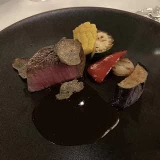 お肉。非常に柔らかくておいしい。