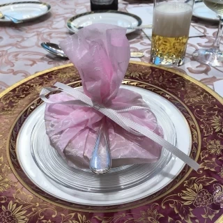 綺麗な包みを開けると