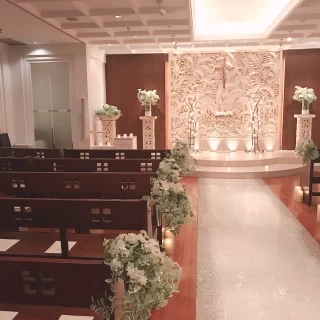 こじんまりとしてますが、チェロの生演奏がきれいに響きます。