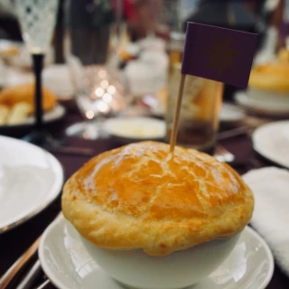 ラプンツェルの映像が浮かぶタイトルのお料理