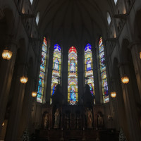 大聖堂の中、ステンドグラスがとても綺麗です