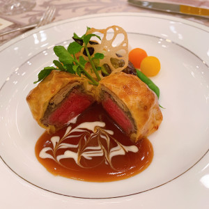 牛フィレ肉とフォアグラのパイ包み。贅沢な一品。|541306さんのホテルモントレ横浜（ウエディング取扱終了）の写真(864342)