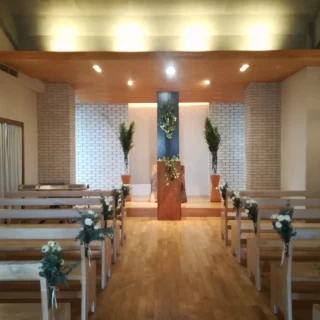 シンプルで暖かみのある挙式会場です。