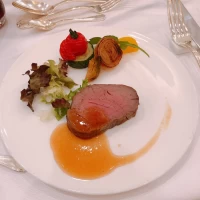 牛フィレ肉のロースト 彩野菜添え おろしポン酢ソース