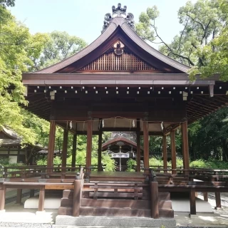この手前で左右に分かれて参進していきます