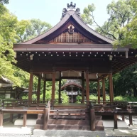 この手前で左右に分かれて参進していきます