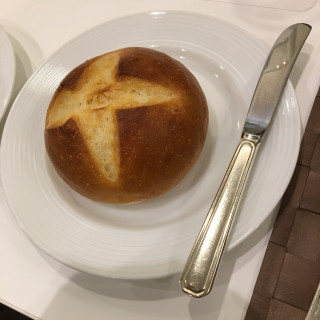 試食した焼き立てパン