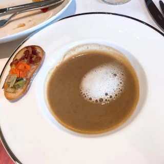 レンズ豆のスープです。食べた事のない特別な味でした。