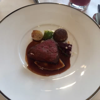国産牛のローストです。とても柔らかいお肉でした。