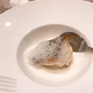 魚料理です。オシャレな盛り付けでした。