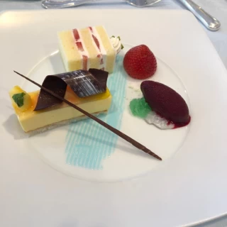 デザートとウエディングケーキ