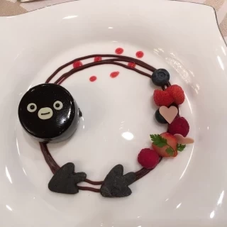 デザート。Suicaペンギンのチョコレートケーキ