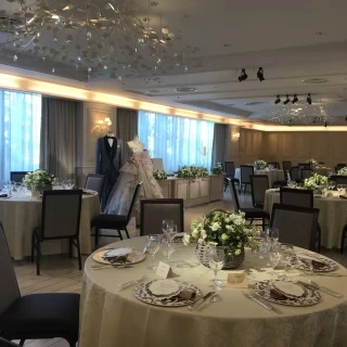 少人数での、会場ですが、新郎新婦との距離が近いです！