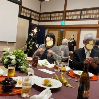 テーブルクロスは、落ち着いた色にしました。