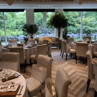 横長の会場です。