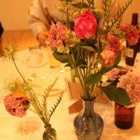 装花と一緒に演出の花器も素敵でした。