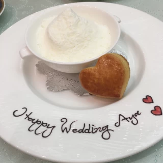 試食会のデザートです。名前も入れてくれました！