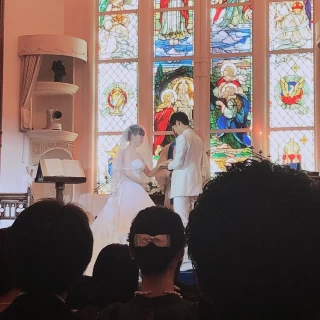 参列者より高い位置にいるためゲストから見やすい