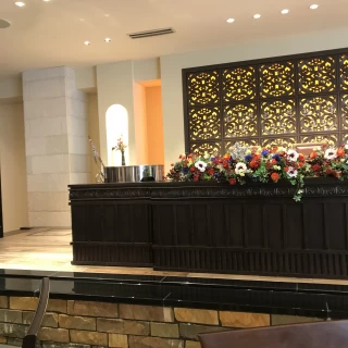 水が流れる綺麗な会場でした。