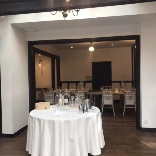 チャペル側から披露宴会場を眺めたところ。