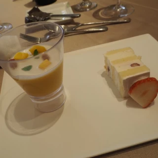 マンゴープリンとウエディングケーキ