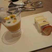 マンゴープリンとウエディングケーキ