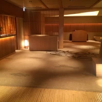 入り口、クローク