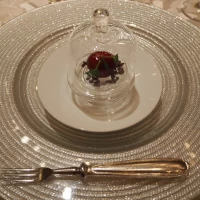 一番始めに出たお料理。フォアグラ