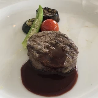 ランクを上げなくても牛フィレステーキがメインでした