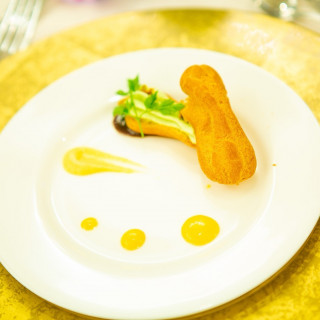 総料理長一押しの枝豆のクリーム入りのエクレア