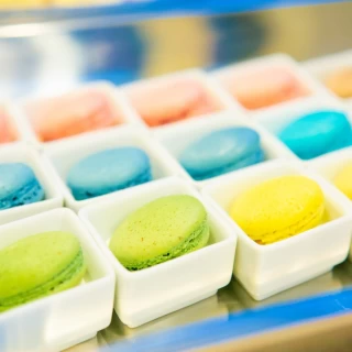 フルーツビュッフェのマカロン彩り抜群です
