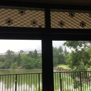 披露宴会場からは荒池、奈良ホテルが見えます。