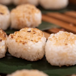 お茶漬けビュッフェのご飯は白米と焼きおにぎりを選べます。