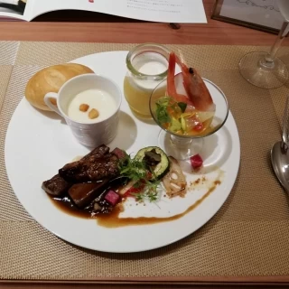 試食です。ワンプレートに少しずつ乗っていました。