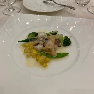旬の野菜と貝類の温かいサラダ