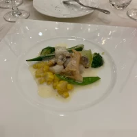 旬の野菜と貝類の温かいサラダ