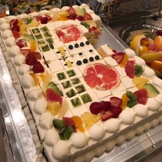 ターンテーブルに見立てたケーキ